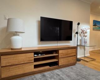 Bright 2 Bedroom Apartment In A Great Location - 3