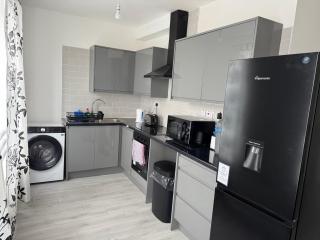 2 Bed Flat in Cheetham Hill, Manchester - 1