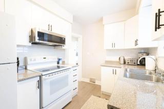 3 Bdrm Home Near Subway and Rogers Downsview Stadium - 3