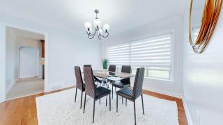 3 Bedroom Home Near Rogers Downsview Stadium - 3