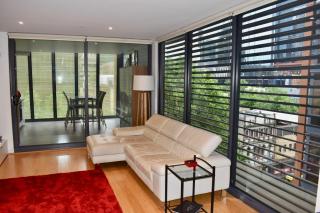 Spacious 1 Bedroom Apartment in the Heart of Melbourne's CBD - 1