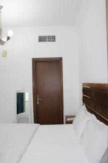 Bright & Cozy Studio Apartment - 8