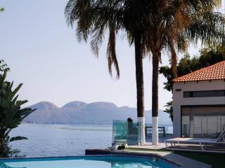 Luxurious 4-Bedroom House with Private Pool in Hartbeespoort - 6