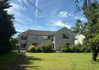 Large Porthcawl Home, Sleeps up to 10, Dog Friendly - 0