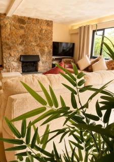 Large Porthcawl Home, Sleeps up to 10, Dog Friendly - 2