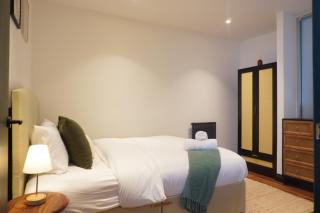 Modern 1-Bed Apartment with Gym near AO Arena & Victoria Station - 2