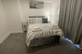 2 Bed House - Sleeps 4 - Garden - Parking - Wifi - 7
