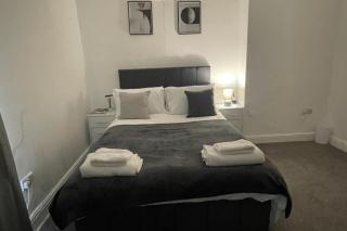 2 Bed House - Sleeps 4 - Garden - Parking - Wifi - 2