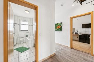 Livemore24 - Apartment 3 in Duisburg WLAN - Smart-TV - 24-7 Check-in und Küche - 1