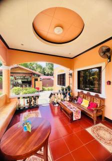 Chateau La Princesa with cozy garden & bar - 4