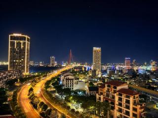 The apartment offers a panoramic view of the city - 3