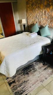 Olive's Manor - 4