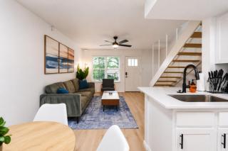 Central Hyde Park 2BR king suites close to UT, Moody Center, DT - 4