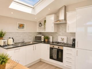 Spacious 3-Bed Seaview Retreat - Family-Friendly in Westward Ho! - 5