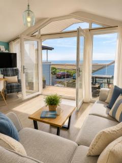Spacious 3-Bed Seaview Retreat - Family-Friendly in Westward Ho! - 6