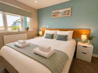 Spacious 3-Bed Seaview Retreat - Family-Friendly in Westward Ho! - 2