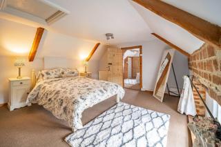 Swift Host - Hockham Cottage - Sleeps 4 - Pet Friendly - Enclosed Garden - Characterful - 6