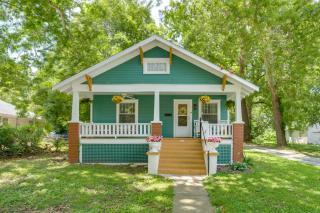 < 1 Mi to MSU! Updated Springfield House w/ Deck - 6