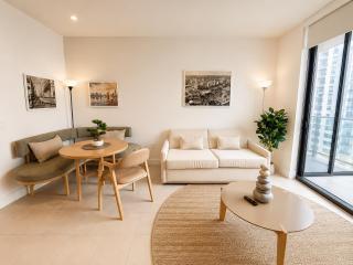 Stylish 1 Bedroom Apartment with Balcony and Citi Views in Downtown - 9