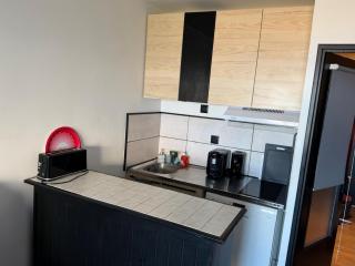 Joli Studio Cabine 1ère ligne avec parking privé - 2
