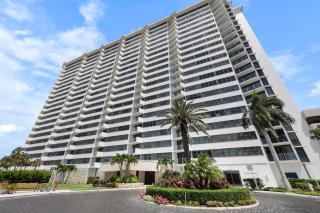 Gorgeous beachfront condo with SW-facing balcony - 8