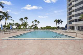 Gorgeous beachfront condo with SW-facing balcony - 2