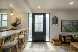 Refined Modern Suite with Round Valley Trail Access - 8