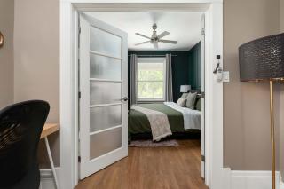 Private 2 Storey Home with 3BR-2BA by Queen West - 5