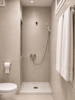 À 100 m de la plage, calme côté cour, charme marocain, 1 chambre et 3 couchages dans salon, parking - 4