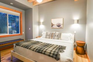 Whistler Peak Lodge - 2