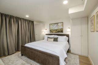 Refined Modern Suite with Round Valley Trail Access - 7