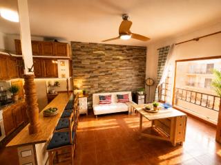 Tenerife candelaria vacaciones, quiet apartment near the ocean and local food spots and coastal walks, FAST WIFI - Candelaria - 0