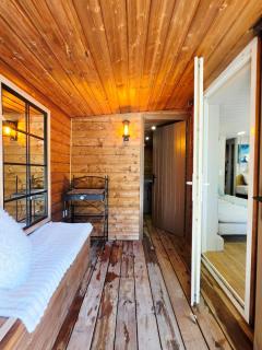 Chalet & private HOT TUB between city and mountain - 2