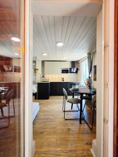 Chalet & private HOT TUB between city and mountain - 1