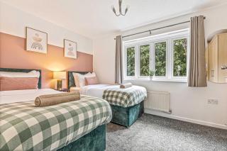 Contractor Base Parking 4 Beds Fast Wi-Fi - 2