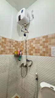 Cozy Stay Near Airport Private Bathroom - 1