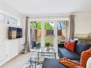 Saxon Way Home by Signature Stays - Leisure Centre - Pool & Spa - Parking - 5
