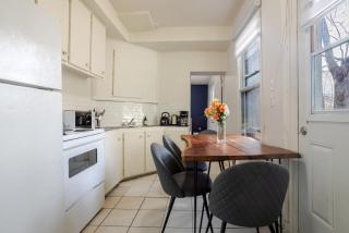 Ideal 4BR Property in Downtown Montreal - 9