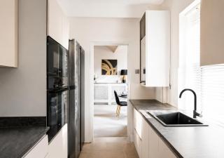 Tranquil Sneyd Park escape with garden views by MyCityHaven - 8