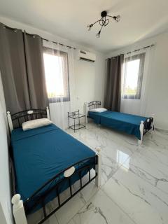 Modern 5 bedroom house - 3