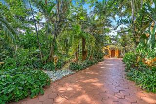 Flamingo Casita - Wander through a Garden Hideaway with Shared Pool - 3