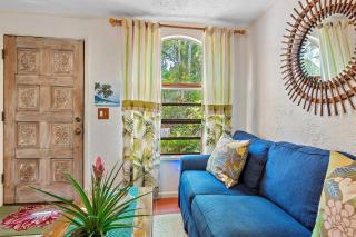 Flamingo Casita - Wander through a Garden Hideaway with Shared Pool - 1