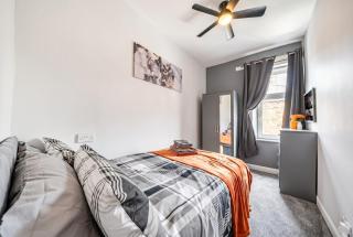 4-Bed Burnley Terrace, Sleeps 6, Free Parking - 5