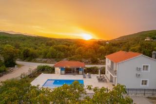 Villa Sky Stone, Heated Pool, Playground - 6