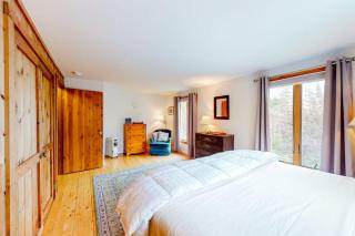 Dog-friendly ocean-view duplex with wood stoves, decks, grills, kitchens, ACs - 9
