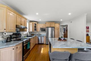BLVD QV Lake House 4BR Backyard Pets Parking - 2
