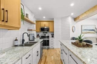 Bond St Boutique 3BR Deck BBQ Downtown - 4