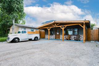 Rustic Old West Cabin 1 Block to Beach Accessible Private Yard - 3