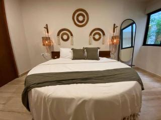 Chic Retreat with Wellness Amenities - 7