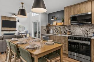 Top Floor Downtown Retreat with Hot Tub and Mountain Views - 2